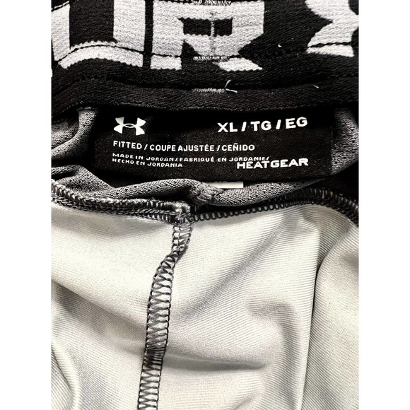 Under Armour Shorts Men's Size XL Grey Fitted Elastic Active String Waist - Picture 3 of 3